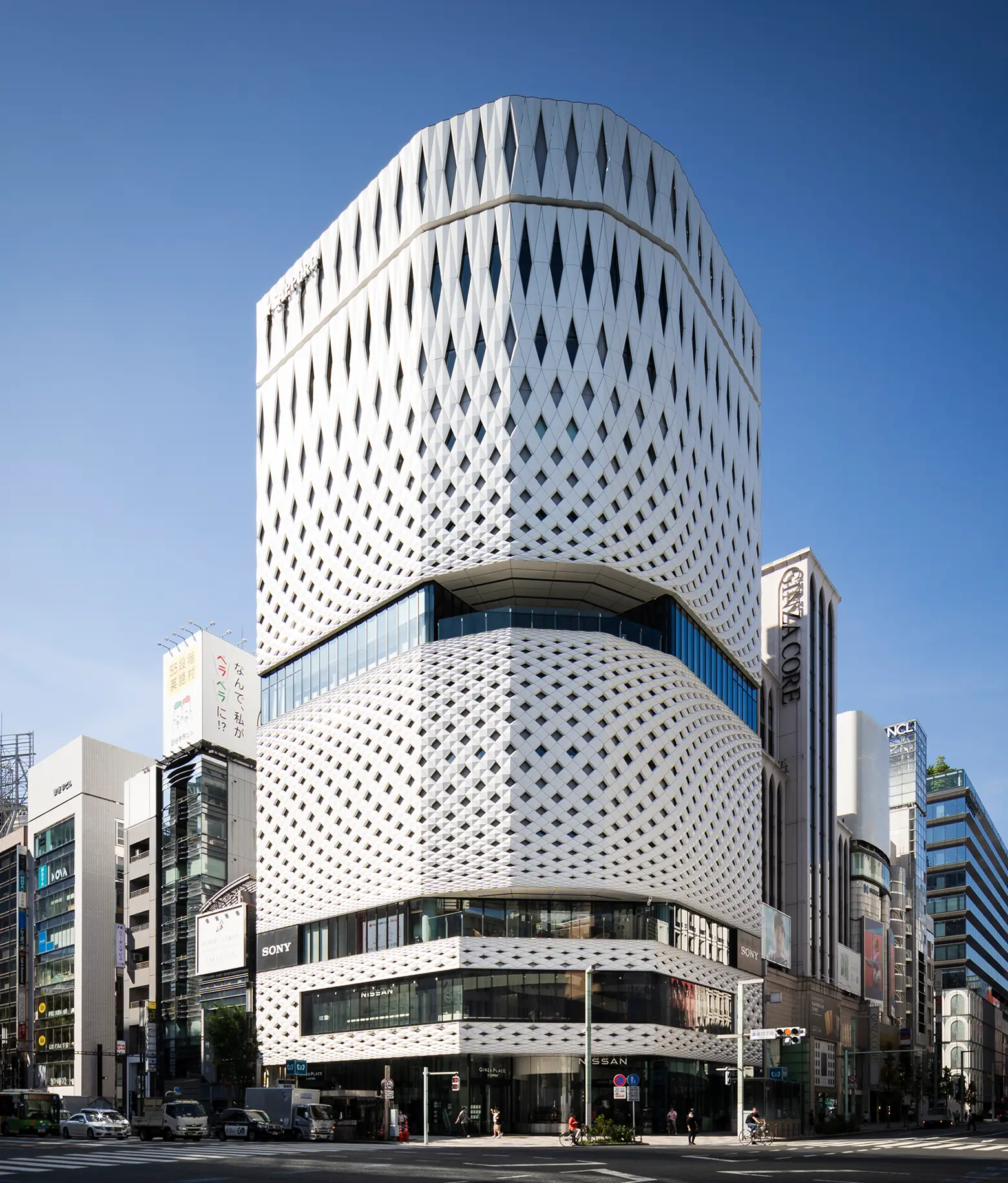 銀座プレイス外観縦画像